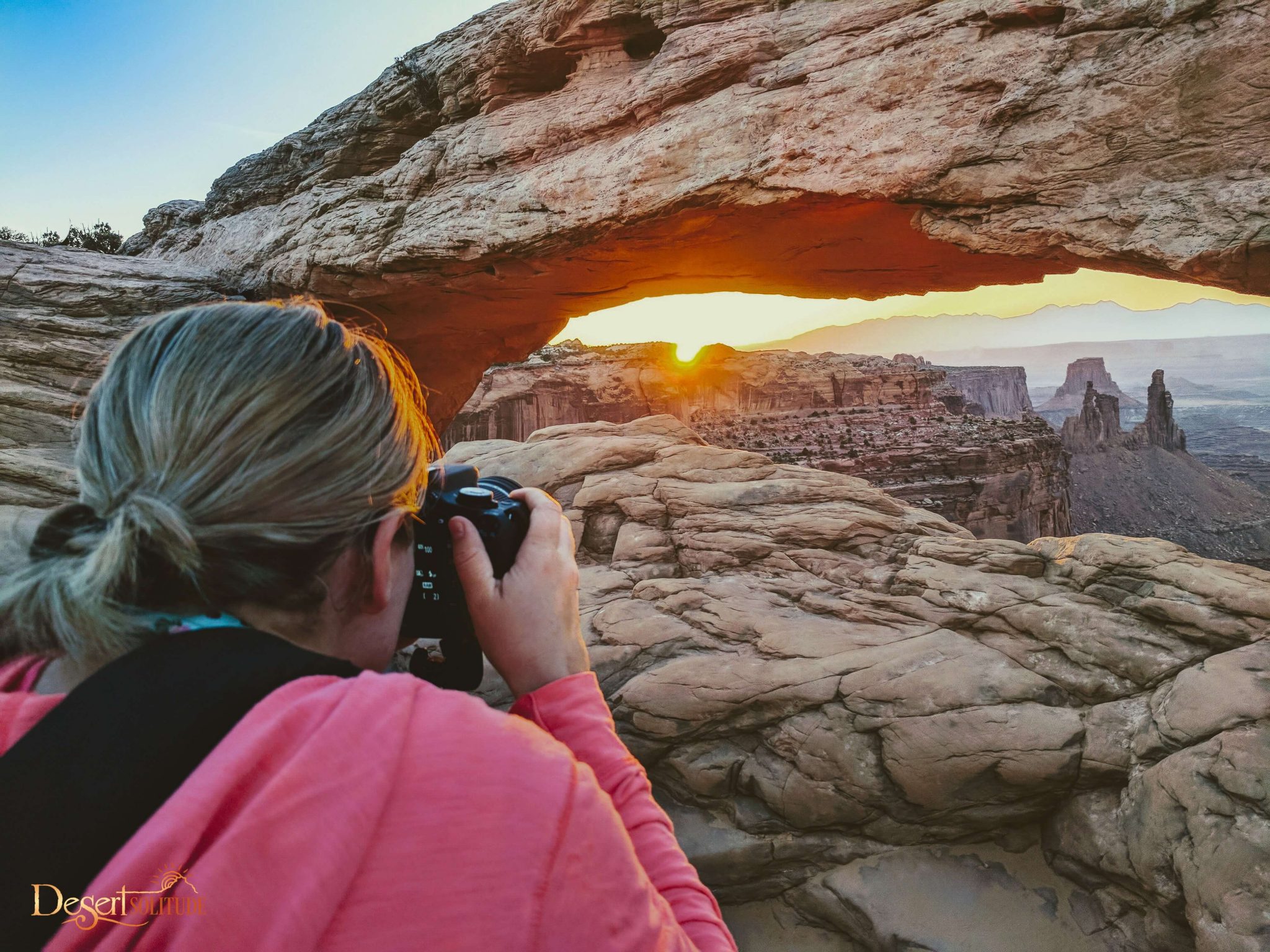 arch-mesa-sunrise-lyndsy-tippetts-photographer